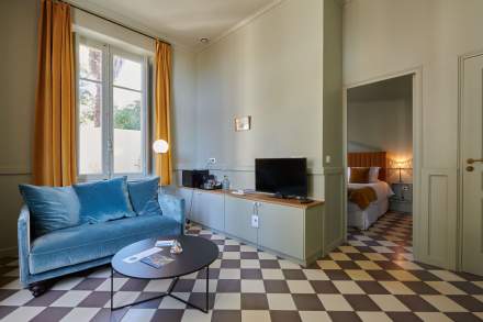 Suite avec jardin privé — coin salon
