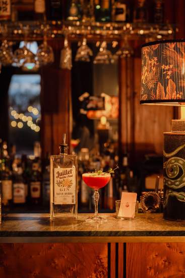 Cocktail signature — Bar 1874 — lumière tamisée