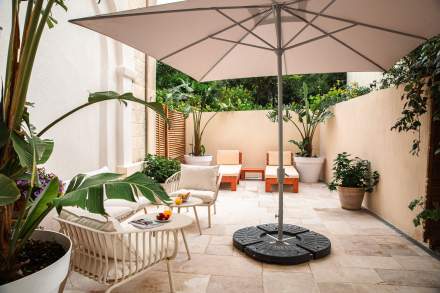 Chambre avec espace extérieur privé dans un hôtel à Marseille