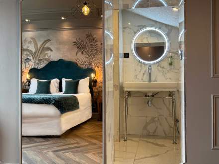 Junior Suite — salle de bain avec douche