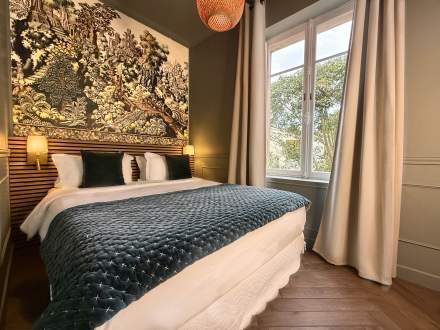 Suite n°9 — à l’étage — 35 m² — chambre, lit queen-size (160 cm)