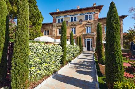 Chateau beaupion au printemps