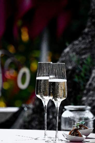 Cocktail afterwork — verres et amuse-bouches — networking
