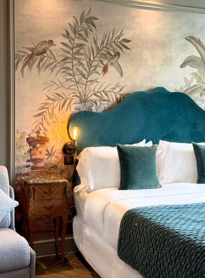 Junior Suite — détail déco, tête de lit