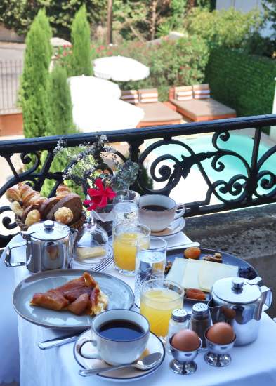 Suite Prestige — balcon avec vue mer — Petit-Déjeuner